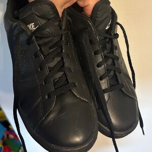 Black Nike (6.5Y)